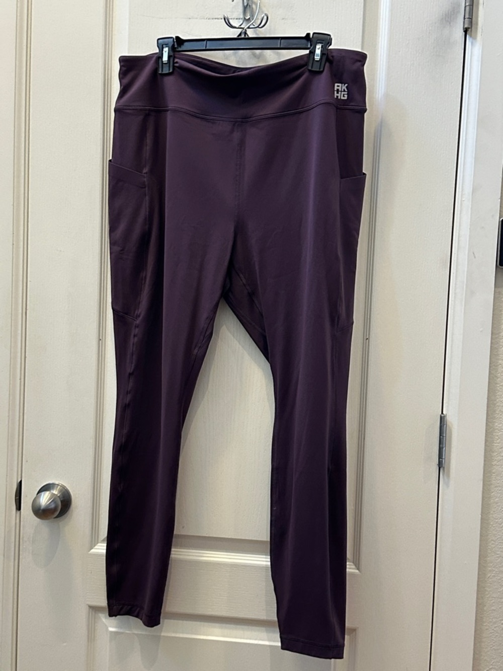 Duluth Trading Co Plum Performance Leggings with Side Pockets Regular